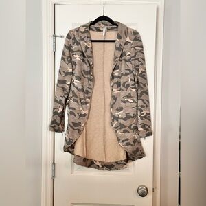 MUR MUR Camo Coat Dressy or Casual Size Medium Unique